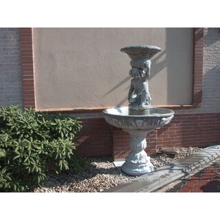 Springbrunnen mit Figur aus Stein