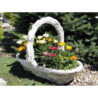 Blumenkorb aus Stein