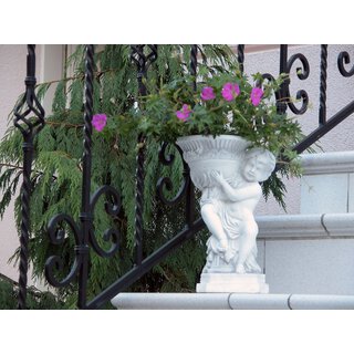 Blumenschale aus Stein