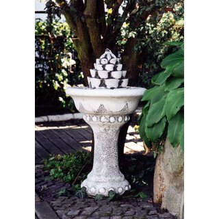 Springbrunnen aus Stein
