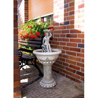 Springbrunnen aus Stein